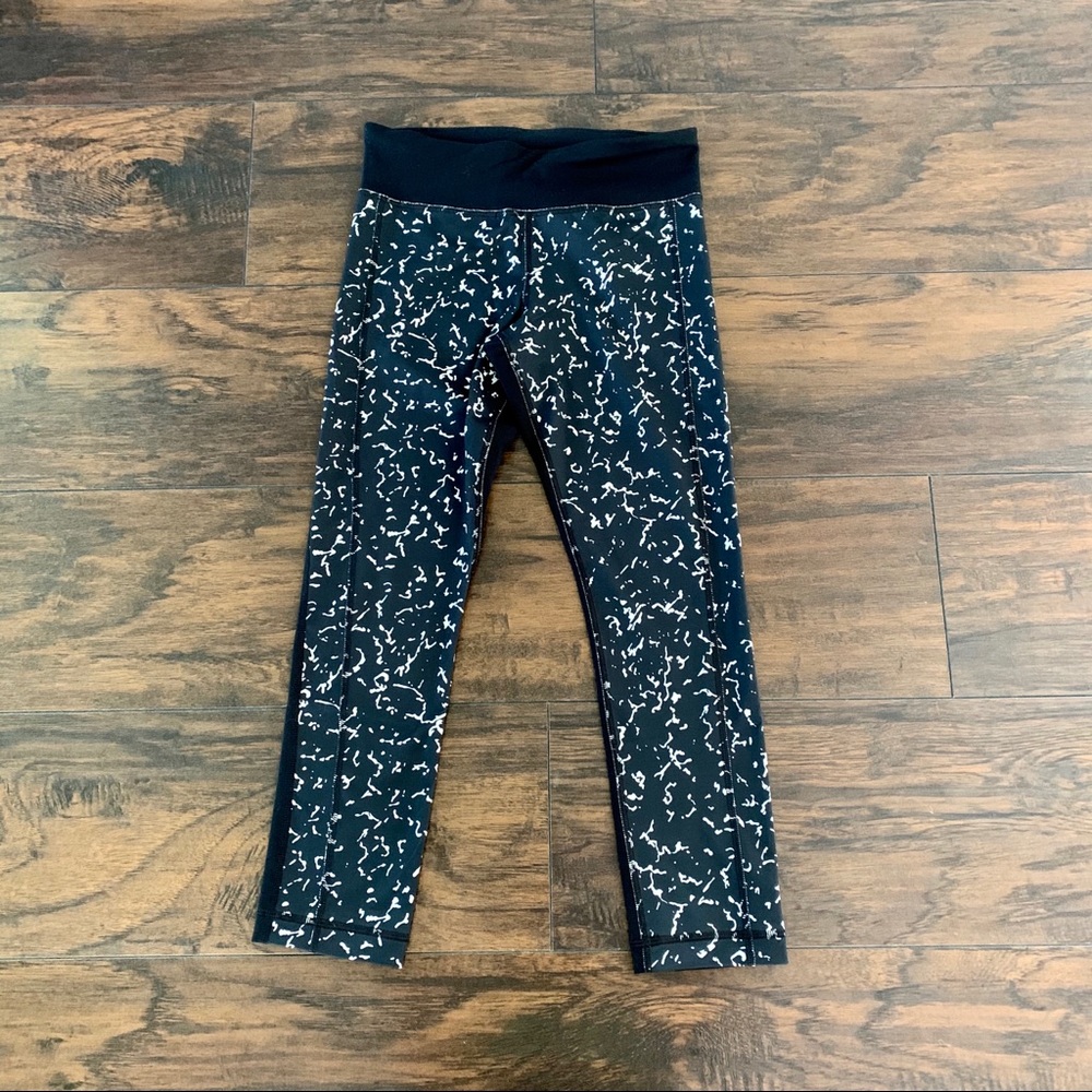 Under Armour Black White Patterned Capri Leggings
